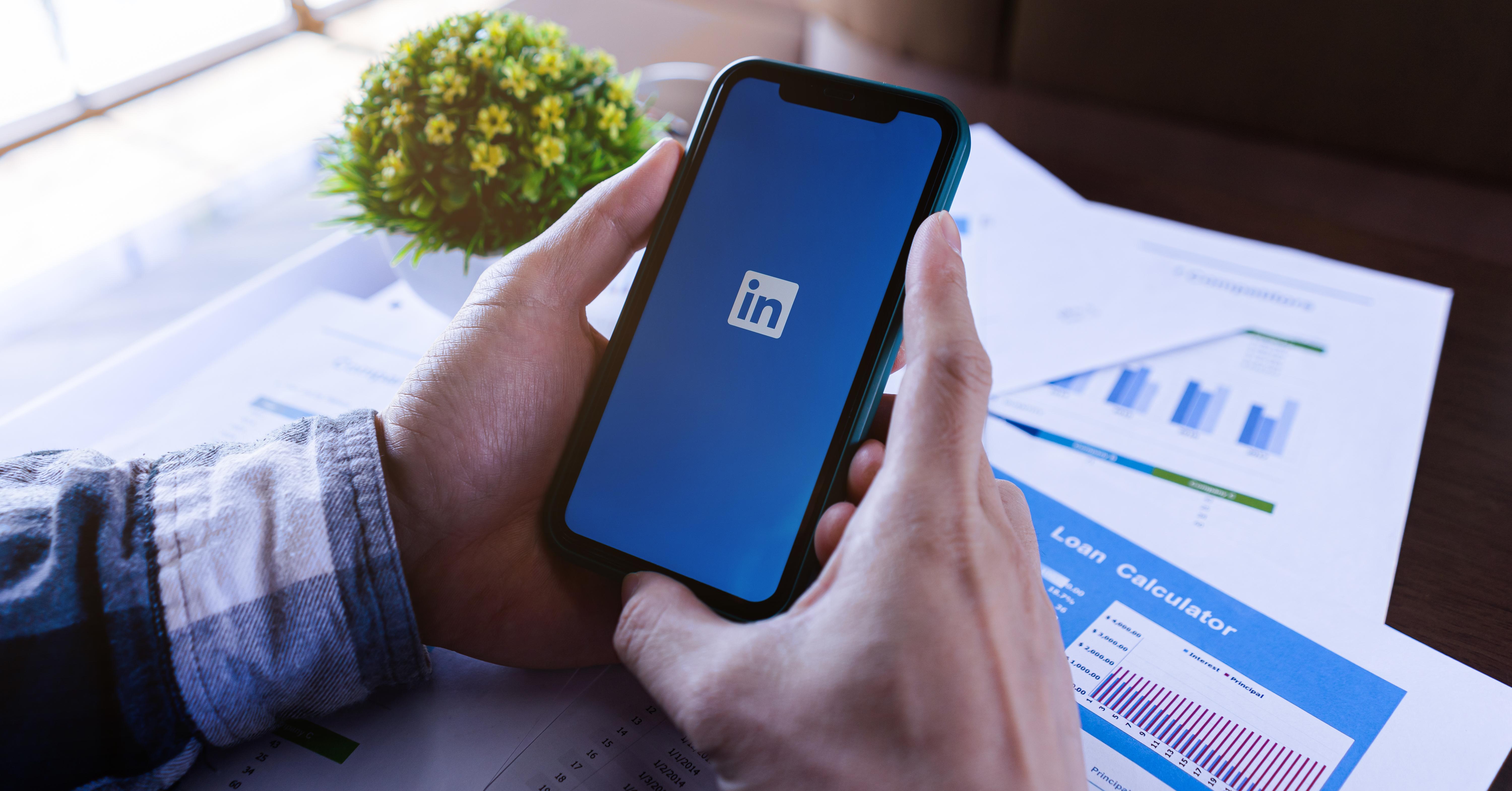 LinkedIn如何支持真实内容和对话：重塑互动生态，让真实观点与高质量交流更受关注